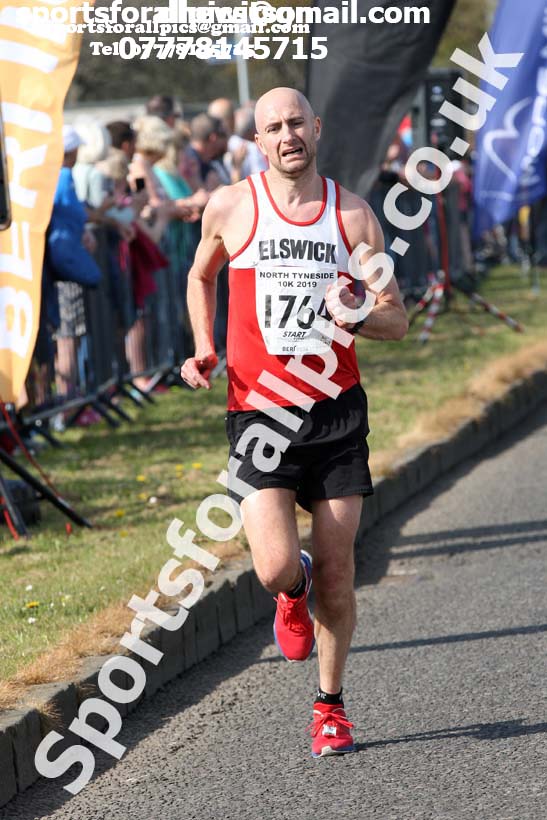 North Tyneside 10k Road Race, Whitley Bay. Photo:  David T. Hewitson/Sports for All Pics